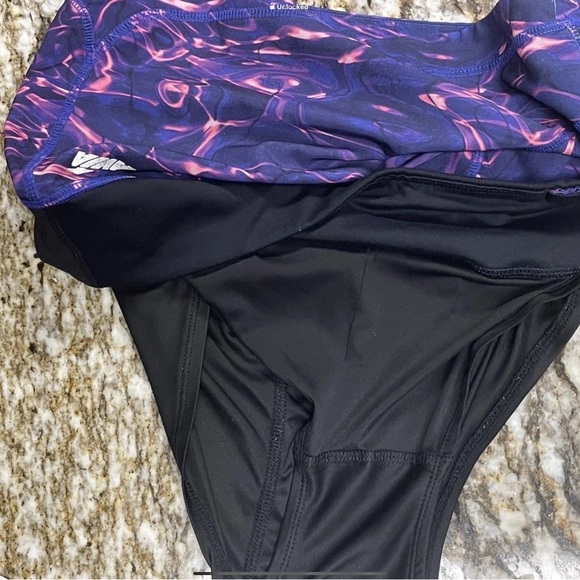 Avia Women’s Size medium Black Tank Top & 2 pairs of size large Athletic Shorts - Picture 5 of 11